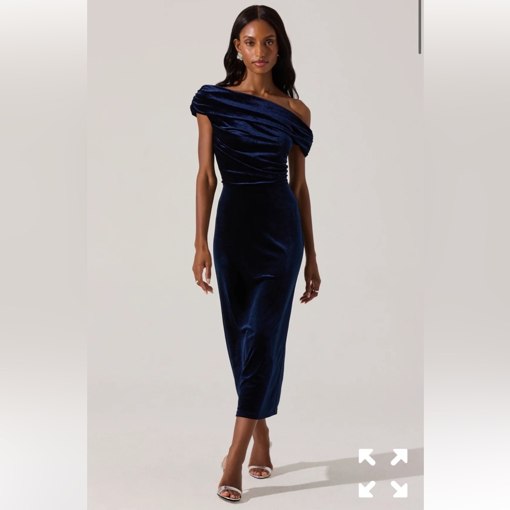 ASTR the Label Velvet Off Shoulder Midi Dress